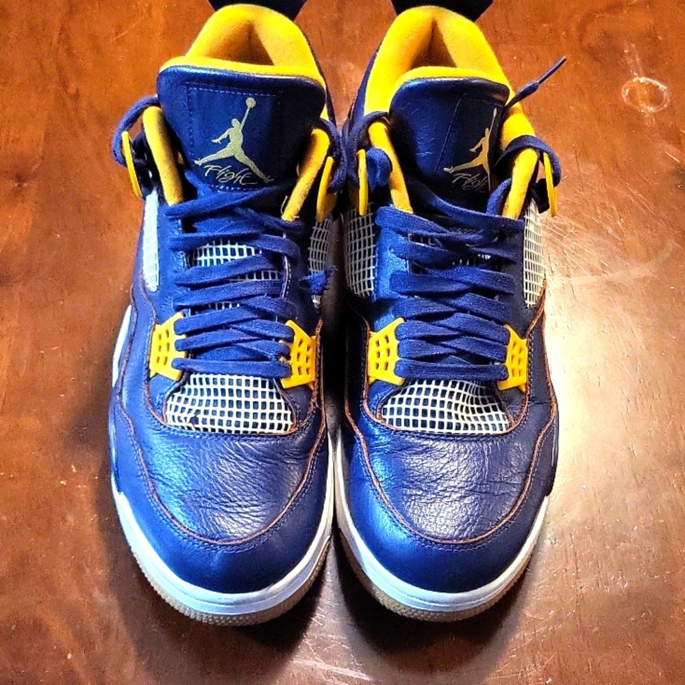 Air jordan 4's navy and yellow